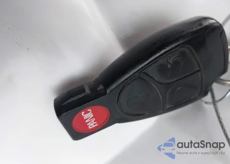 2001 Mercedes-Benz E 320 z USA, uszkodzony, nr VIN WDBJH65JX1B213818